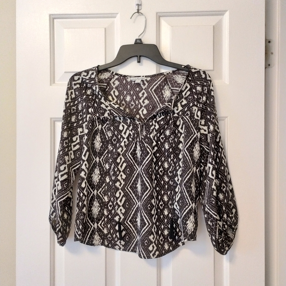 *5 for $20* AE geo print top - Picture 3 of 10